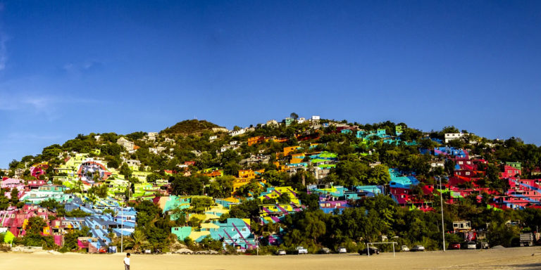 25.000 m2 de mural que transforma la comunidad del Cerro de la Campana