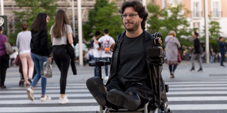 Pertenecer a la comunidad LGBTQ+, vivir con discapacidad y enamorarte.
