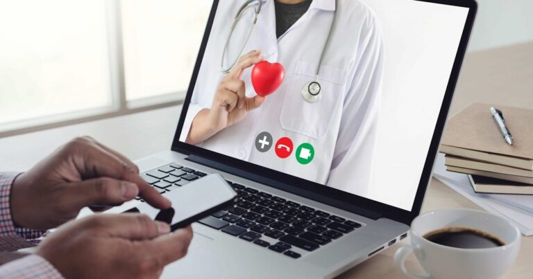 “Pregúntale a Zana” busca democratizar la salud en México a través de WhatsApp.