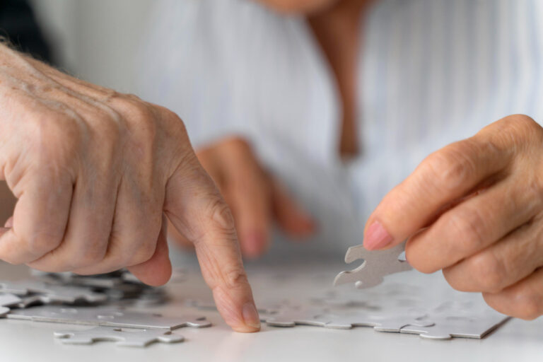Discapacidad y Alzheimer: Un reto global hacia la inclusión y el tratamiento.