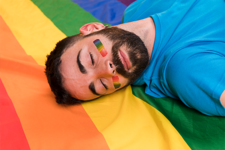 Joven gay con discapacidad